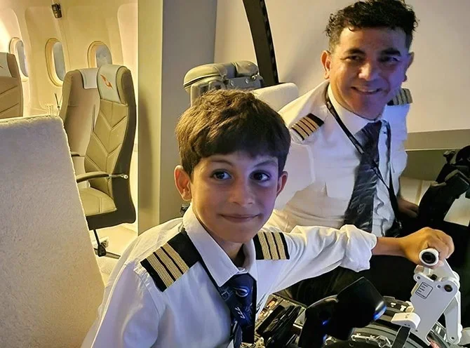Pilotlar başarılı öğrenciye pilotluk hayalini armağan etti
